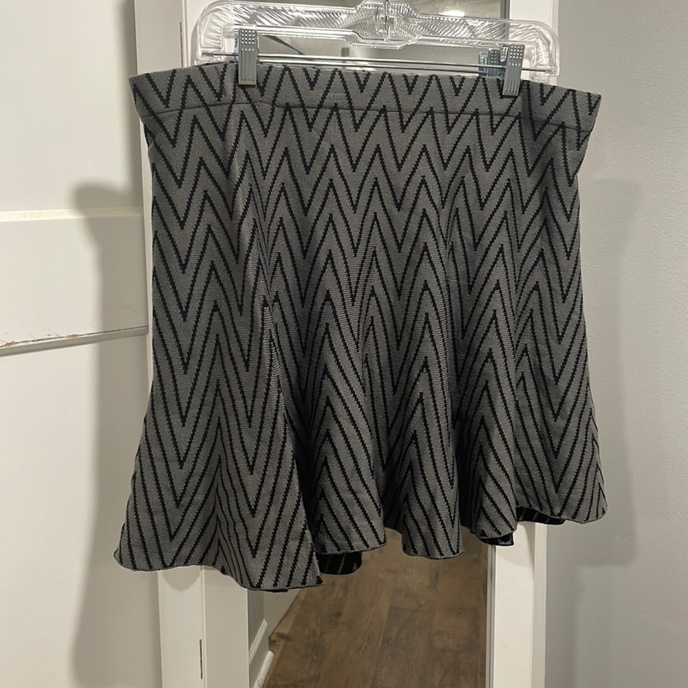 Gray/black skirt